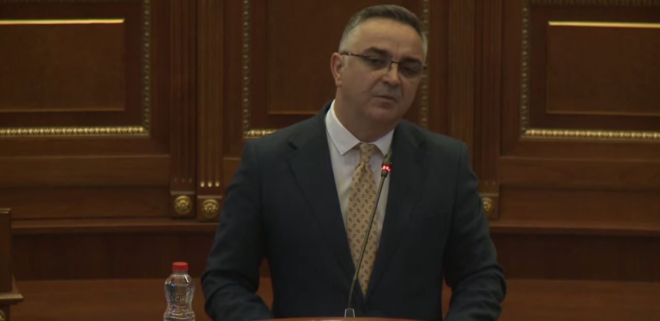 Tahiri   Vetëvendosjes  Mos e përdorni paranë publike kundër kundërshtarëve politik në prag të zgjedhjeve