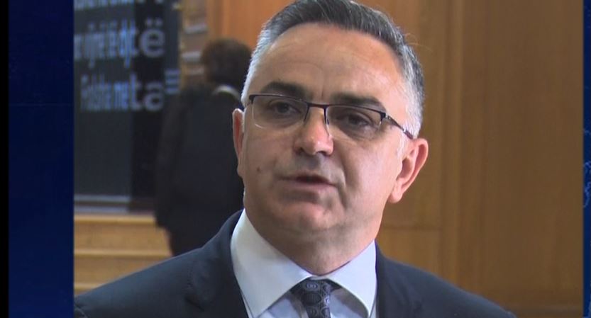 Tahiri i AAK së i kërkon Rushtiti të tërhiqet nga kandidatura për presidente