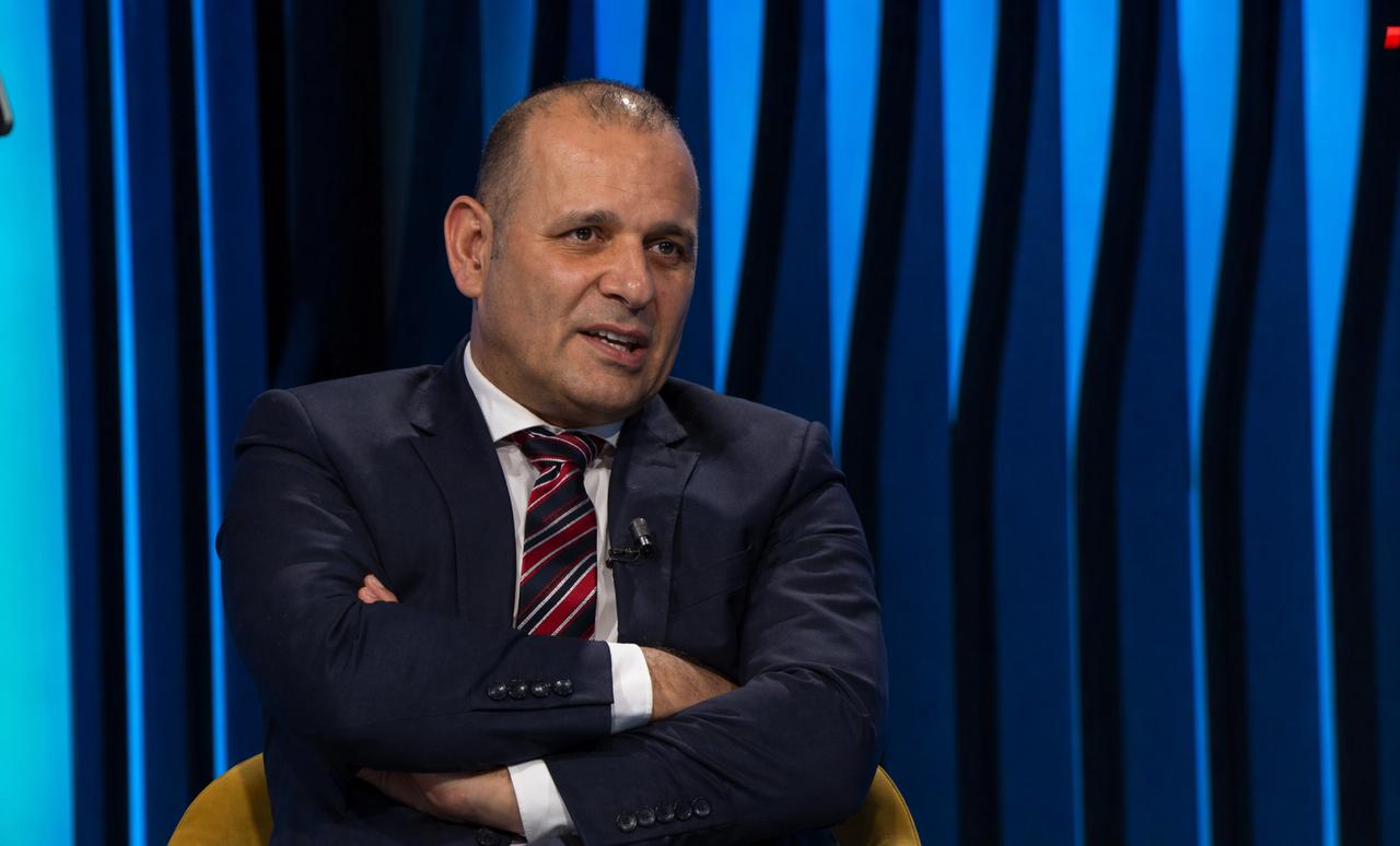 Canaj për Kurtin  Është bërë i lexueshëm tashmë