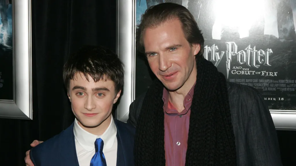 Ralph Fiennes zbulon nëse do të rikthehej në rolin e Harry Potter