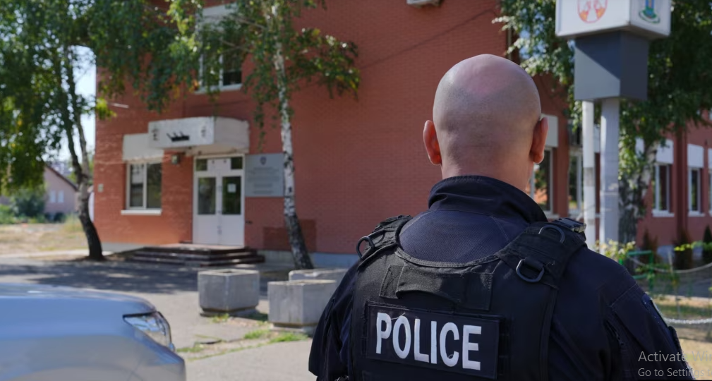 ndalohen-punonjes-te-postes-se-serbise-ne-veri-te-kosoves-per-shperndarje-te-paligjshme-te-dergesave