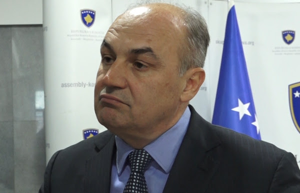 Hoxhaj  PDK së nuk i duhet posti i kryeparlamentarit  Kurti po e dërgon vendin në zgjedhje