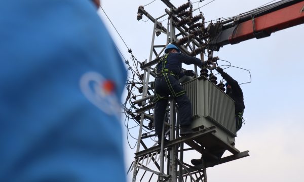 Vidhnin edhe rrymën  detaje nga zbulimi i laboratorit të drogës në Pejë