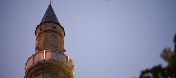 Vidhen 300 euro nga kasaforta e xhamisë në Kamenicë