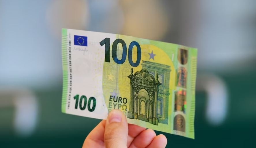 Azemi iu drejtohet me pyetje Kurtit e Muratit: Kur do t'i shpërndani 100 euro për sektorin privat