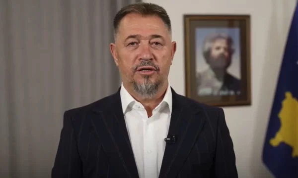 sami-lushtaku-padit-albin-kurtin-per-shpifje-kerkon-demshperblim