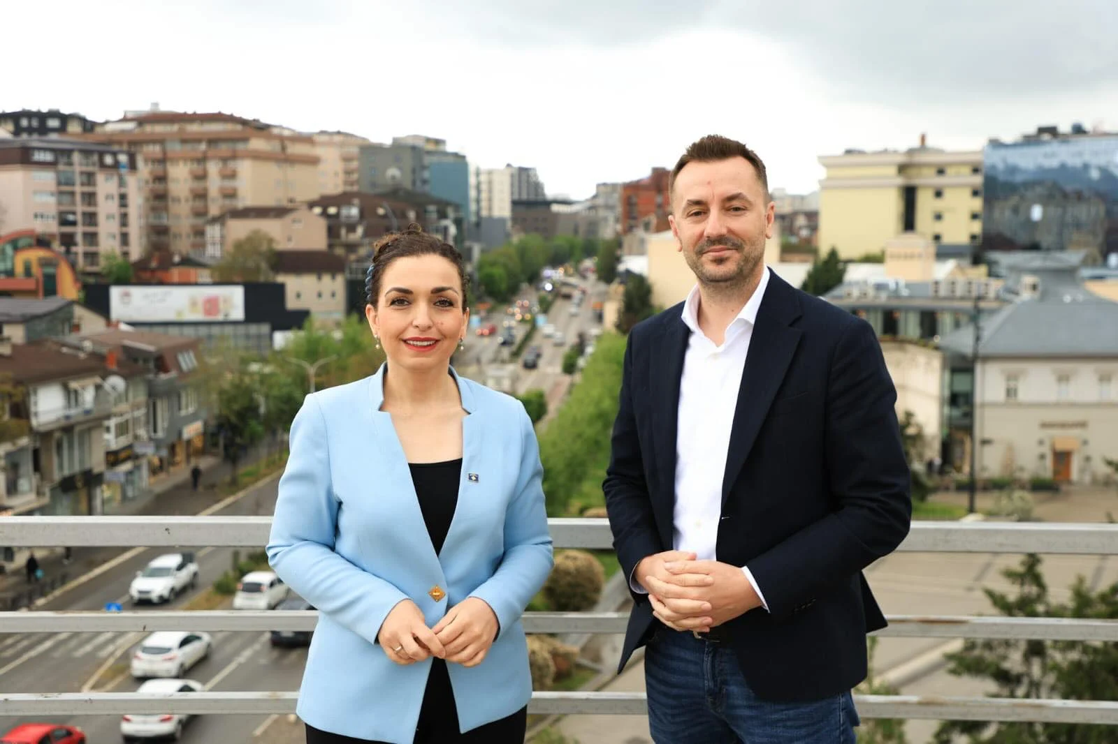 vjosa-osmani-prezanton-visar-xanin-si-pjese-te-ekipit-te-saj
