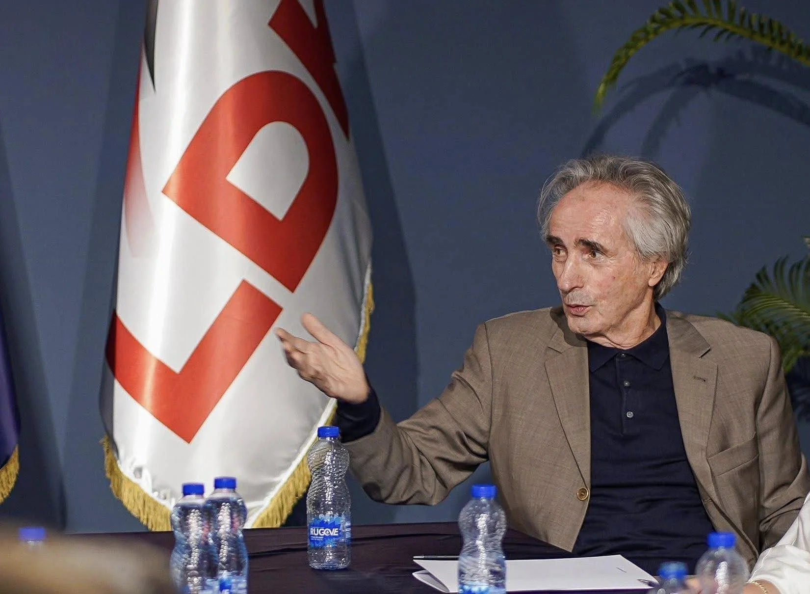 Osmani  Profesor Alush Gashi na la në kohën kur na duhet më së shumti