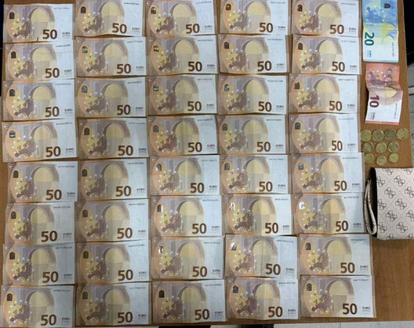 Mësimdhënësja nga Ferizaj i gjen mbi 2000 euro dhe i dorëzon në polici