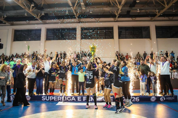 Samadrexha shpallet kampione e Kosovës në hendboll