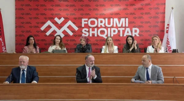 tri-partite-shqiptare-bashkohen-ne-nje-subjekt-te-vetem-politik-forumi-shqiptar
