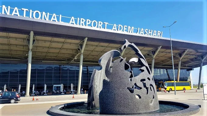 kanosje-ne-aeroportin-e-prishtines-policia-sekuestron-arme-me-45-fisheke