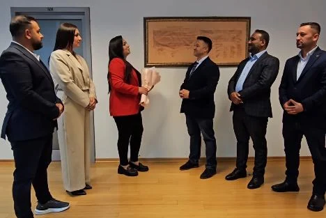 Veton Berisha ia  merr  nënkryetaren Elbert Krasniqit