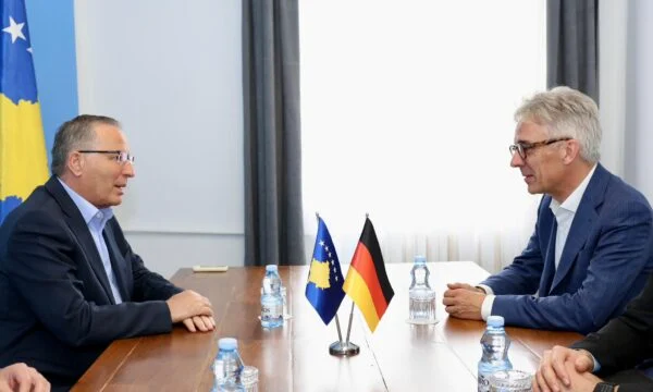 Hamza takon ambasadorin gjerman  Kosova ka nevojë ta rikthejë stabilitetin