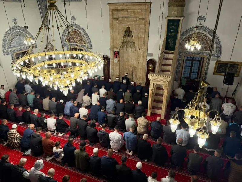 besimtaret-myslimane-sot-festojne-kurban-bajramin