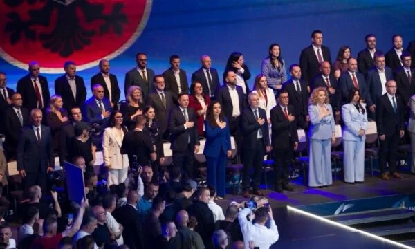 Osmani në fushatën hapëse të LDK së  Politika që nxit urrejtje  për#arje dhe frikë duhet t i takojë së kaluarës