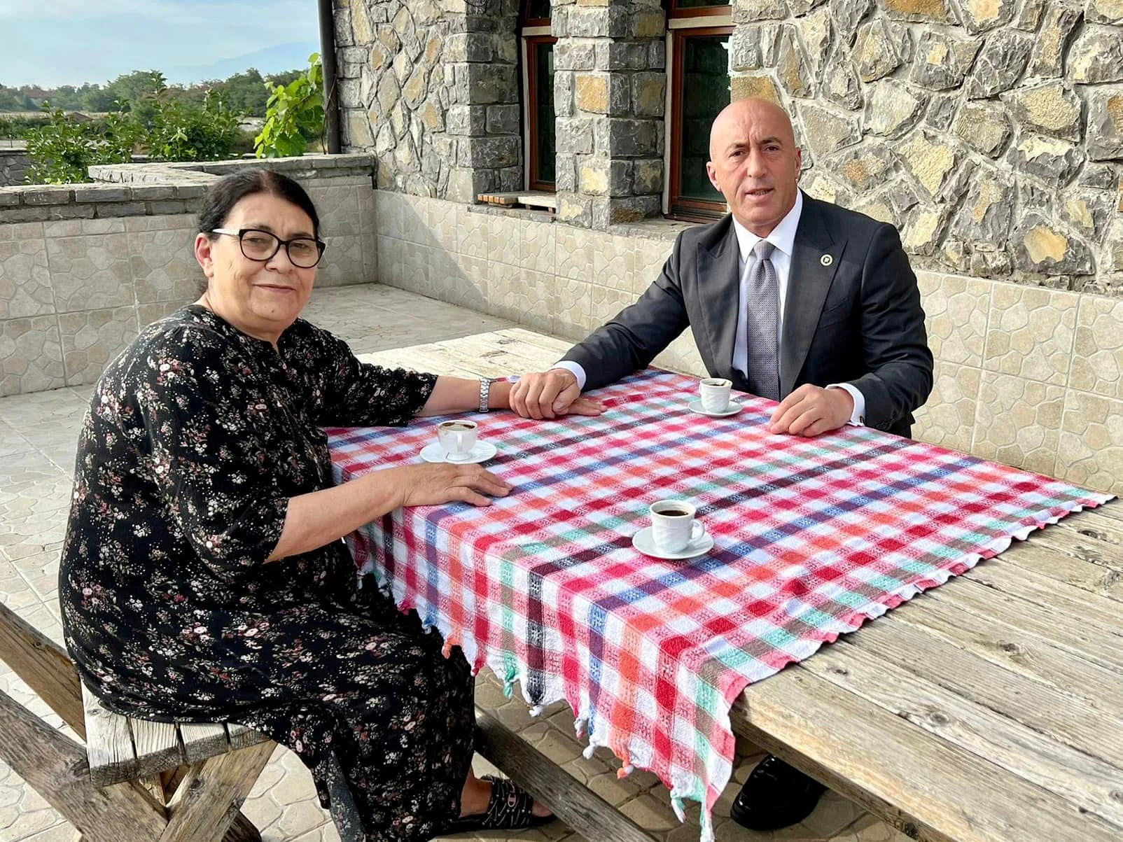 Haradinaj ia uron ditëlindjen nënës së tij  Një jetë plot dhimbje shqiptare që ka me u rrëfy ndër breza
