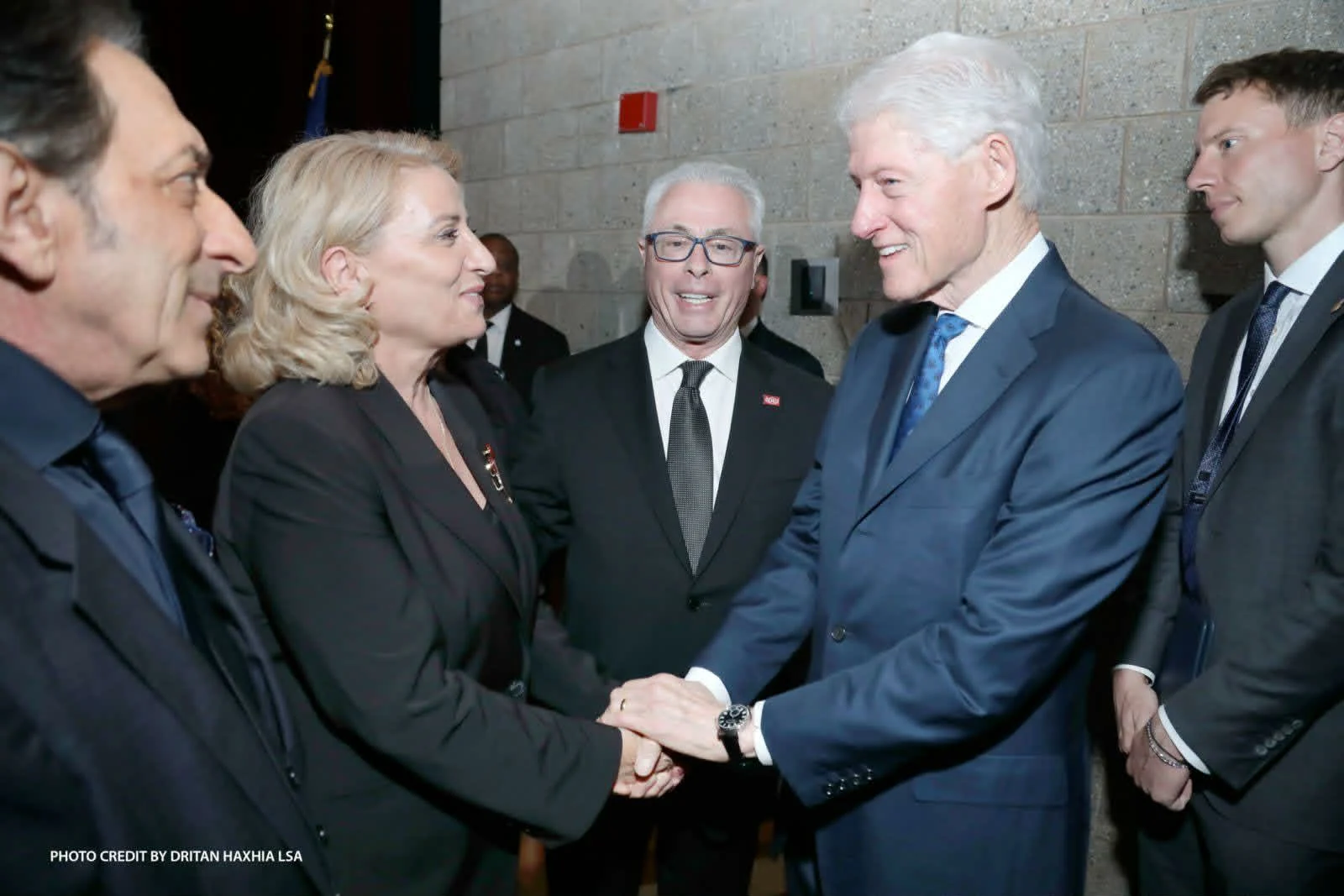 Shkurte Fejza takon ish presidentit Clinton  Një moment falënderimi dhe mirënjohjeje të thellë për gjithçka