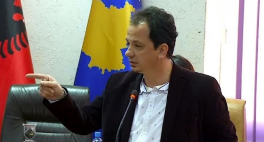  Krejt GUXO kalon tek Osmani   Meta  Guxo  partia e parë në histori me më shumë kryetarë se anëtarë