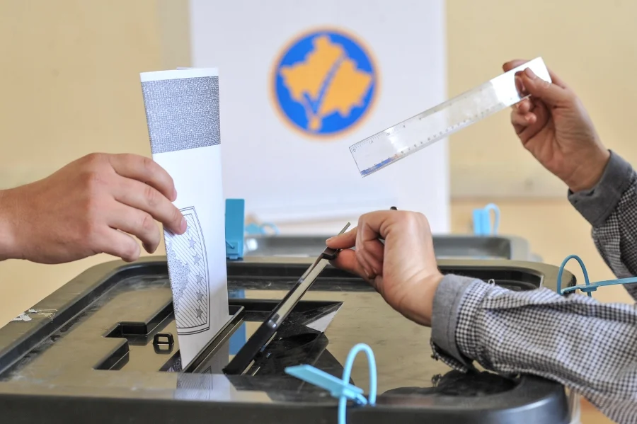 Serbia si  lë  rehat serbët e Kosovës