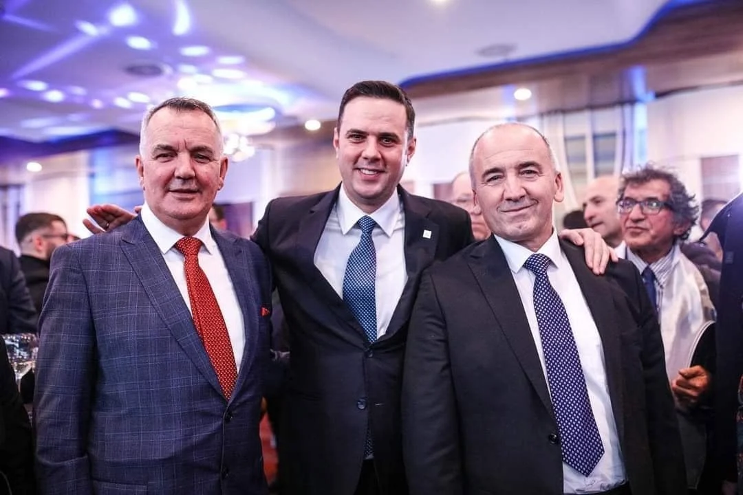 Degët e LDK së në Pejë dhe Lipjan kërkojnë dorëheqjen e Abdixhikut