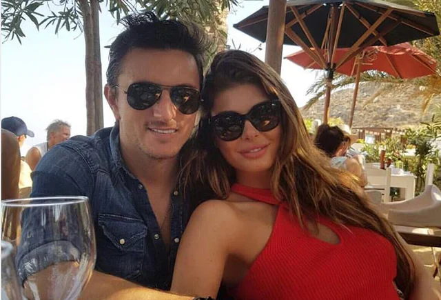 pas-kr-zes-martesore-dhe-kerkeses-per-divorc-angela-martini-i-jep-nje-tjeter-shans-lidhjes-me-dragos-savulescu
