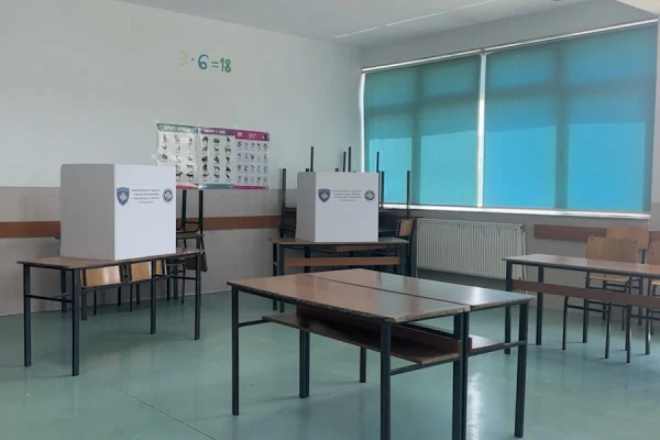 prishtina-pergatitet-per-diten-e-votimit-komisioneret-shperndajne-materialet-jo-sensitive