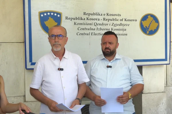 Haxhiu dhe Kryeziu nga PDK dorëzojnë ankesë në PZAP  Rezultatet e KQZ së janë të pasakta