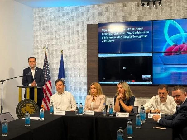 oda-ekonomike-amerikane-kerkon-debat-per-gazin-amerikan-kritikon-institucionet-per-mosgatishmeri