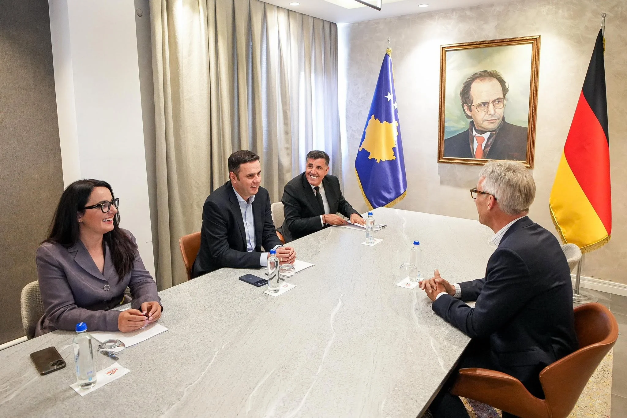 Abdixhiku pret ambasadorin gjerman  Vendi ka nevojë për stabilitet politik dhe institucional