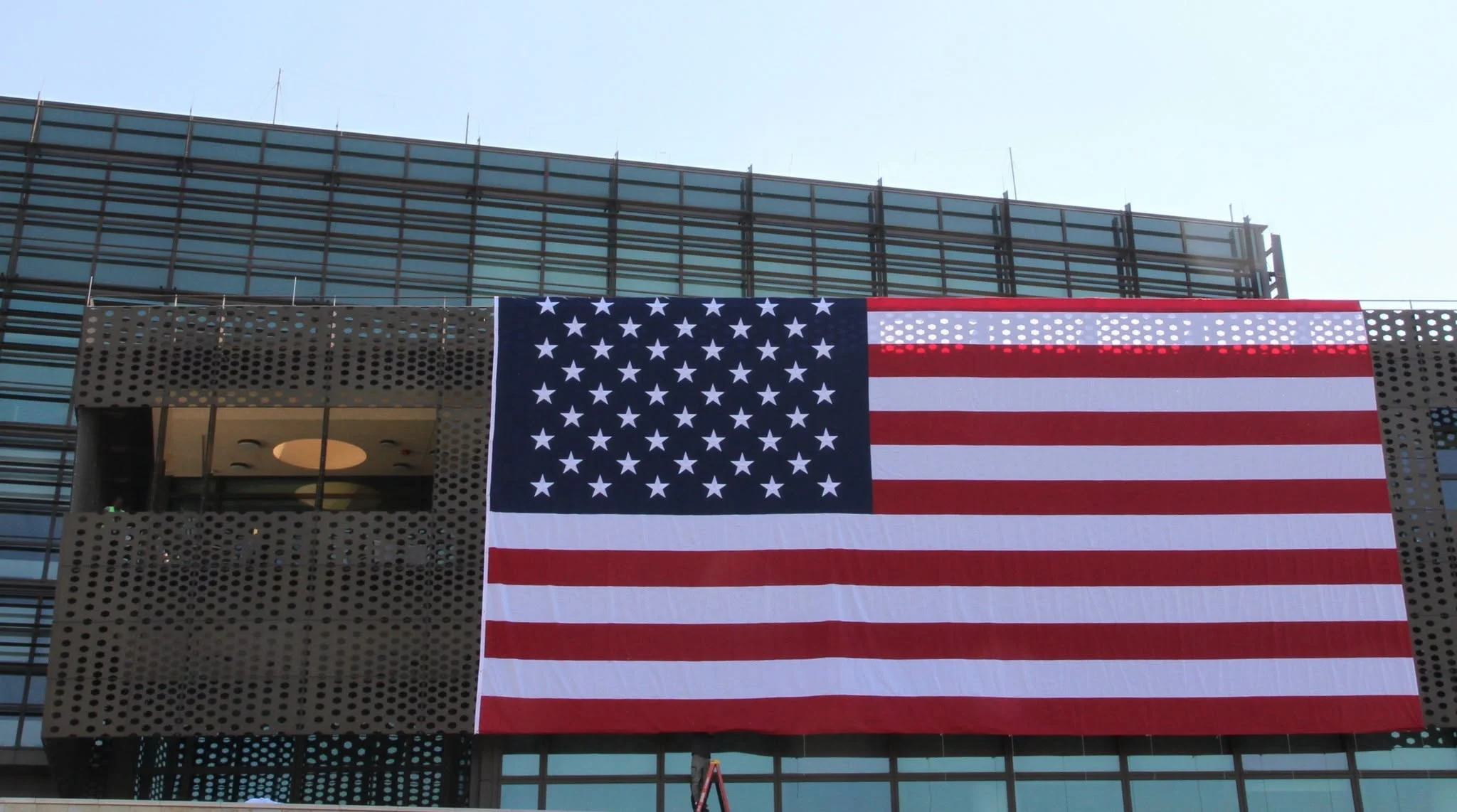ambasada-amerikane-ne-kosove-organizon-pritje-per-250-vjetorin-e-pavaresise-se-shba-se