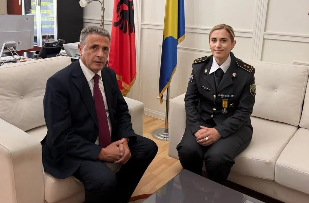 fatbardha-osaj-gruaja-e-pare-atashe-e-mbrojtjes-se-kosoves-ne-shqiperi