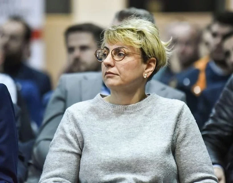 Mihali i kundërpërgjigjet Lushtakut   Për 1 vit që ke mbajt ar ën në krah  20 vjet e ke grabit popullin 
