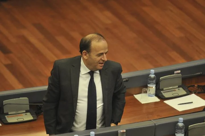 Reçica  Formimi i institucioneve në dorë të Kurtit