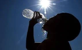  Pini ujë shpesh   hani ushqime të lehta    freskohuni   IKSHKP përsërit këshillat për shkak të temperaturave të larta