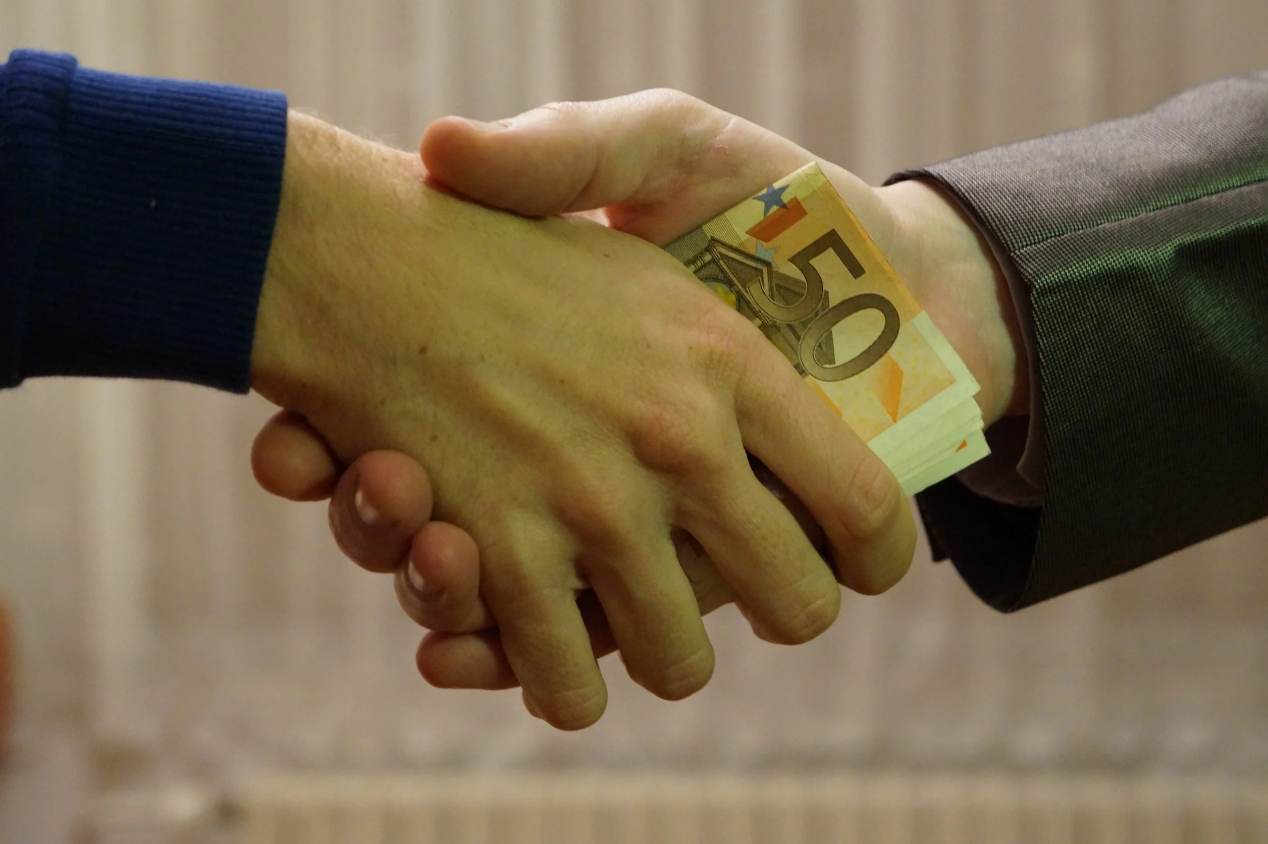 Morën nga 300 euro ryshfet  aktakuzë ndaj dy inspektorëve të ATK së