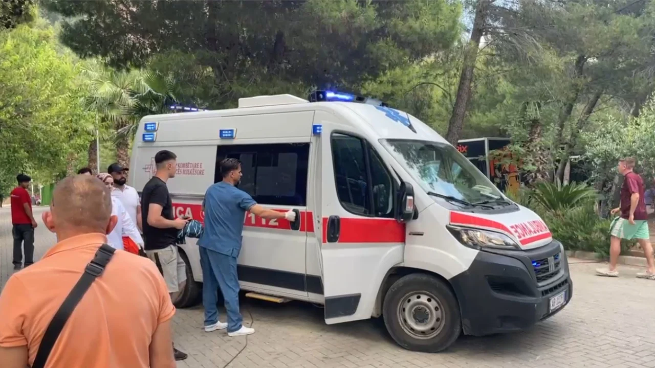 Dy të rinj kosovarë mbyten në Shëngjin pasi u morën nga dallgët  dy të tjerë në gjendje të rëndë