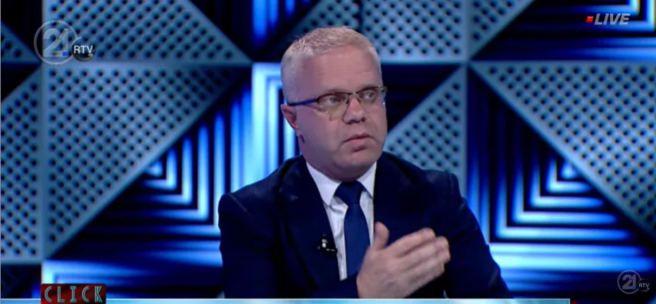 Bajraktari  Gjuha fyese dhe pol rizuese tejkalon lirinë e shprehjes