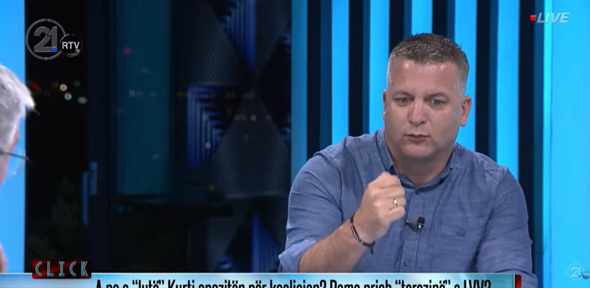  Jetik e ka të ketë presidentin e kontrolluar nga vetë     Muhaxheri hedh akuza ndaj Kurtit