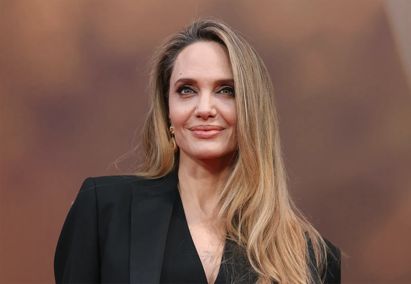 Angelina Jolie hap zemrën  Fëmijët më ndihmuan të shërohem pas divorcit