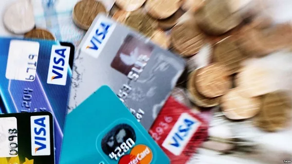 150-te-demtuar-dhe-50-mije-euro-humbje-nga-sms-te-mashtruese-ne-emer-te-bankave-ne-prishtine