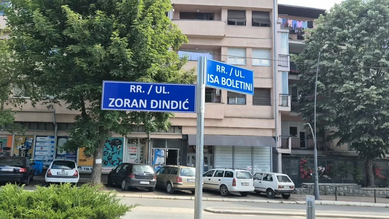 ministria-u-vendos-emra-te-rinj-rrugeve-ne-mitrovice-te-veriut-ata-mbulohen-nga-kryetari-i-saj