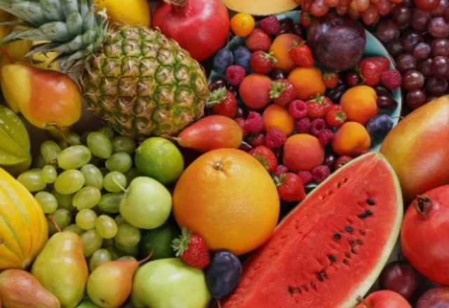 5 frutat që ju mbajnë të hidratuar gjatë ditëve të nxehta të verës