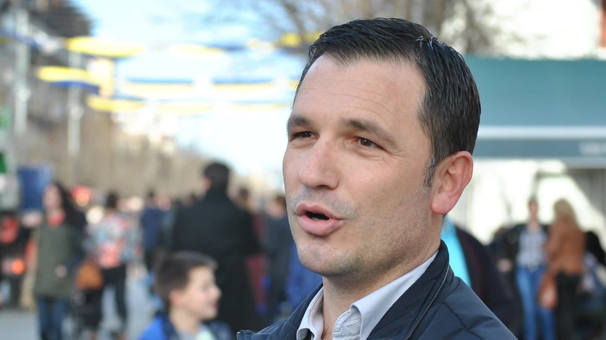 Ish deputeti i LDK së për Lumir Abdixhikun  M duket e ka pasë 1 sh në matematikë
