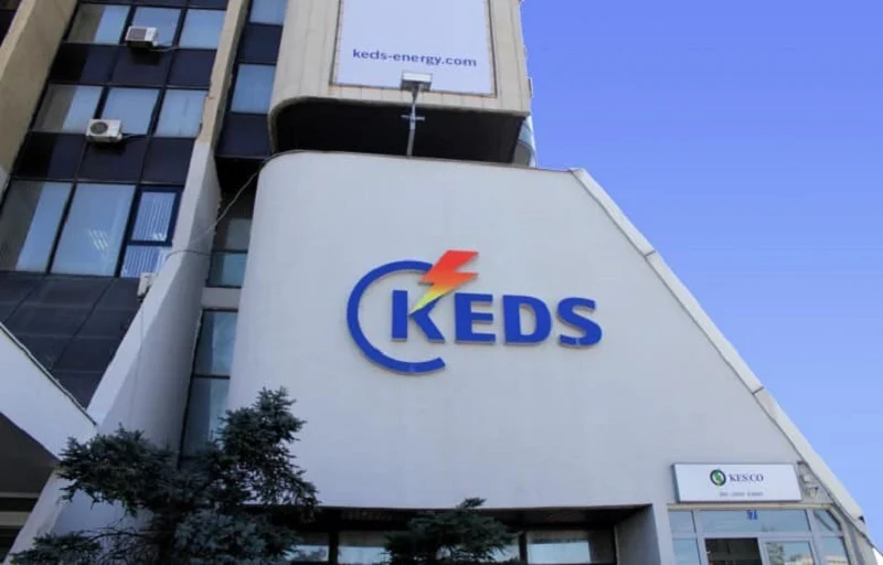 KEDS gjobitet me 25 mijë euro për dallavere me njehsorët