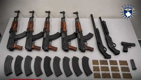 Sekuestrohen pesë AK 47 dhe tri armë tjera në Podujevë  po  niseshin  për Gjermani