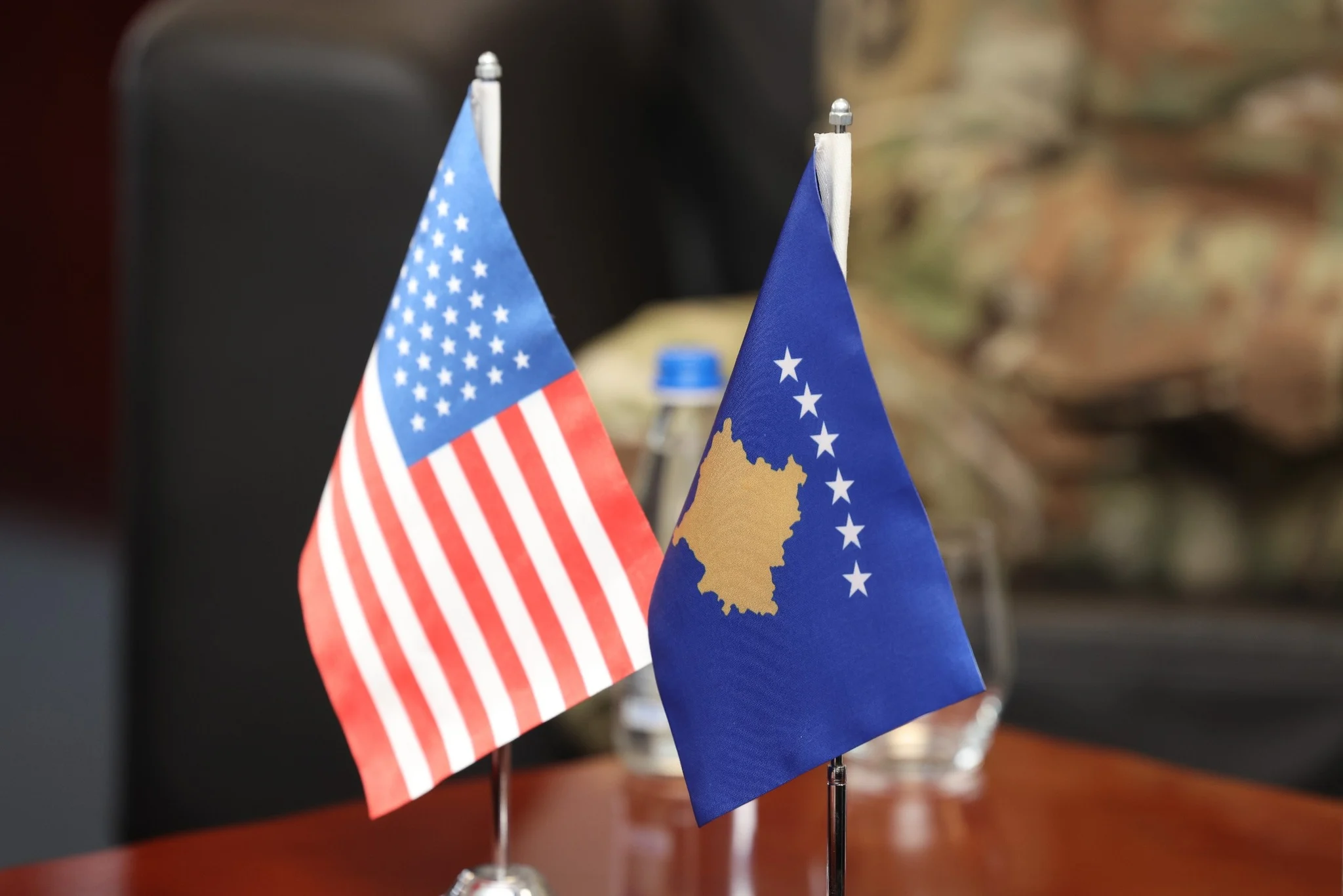 AKB  Kush del kundër Amerikës  del kundër zhvillimit ekonomik dhe të ardhmes euroatlantike të Kosovës