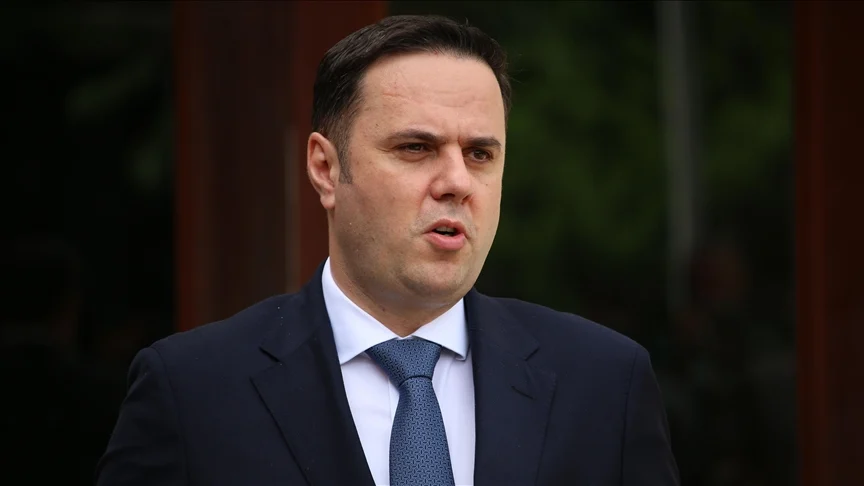 Abdixhiku iu kundërpërgjigjet Gazmend Muhaxherit dhe Imri Ahmetit  Sabotues  pres dorëheqjet tuaja