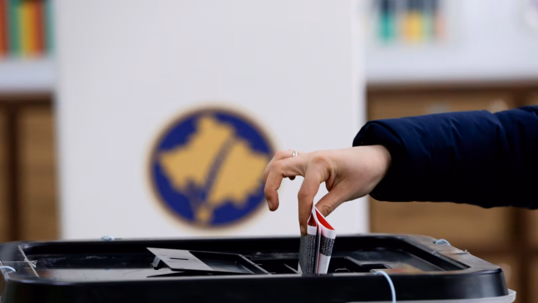 associated-press-per-zgjedhjet-ne-kosove-renia-e-pjesemarrjes-pasqyron-zhgenjimin-e-votuesve