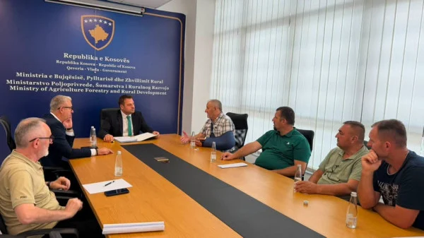 Ministria e Bujqësisë  Fermerët nuk preken nga procedurat në sektorin e qumështit